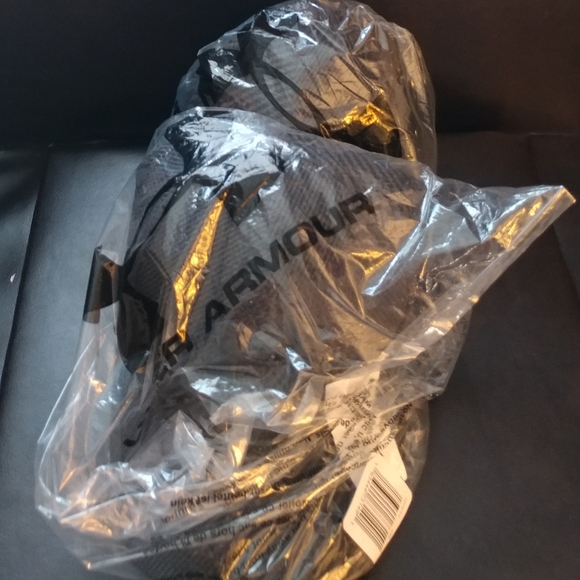 Under Armour youth hats - Picture 4 of 4